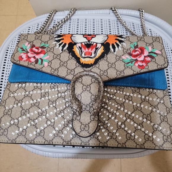 Gucci Medium Angry Cat Crystal Dionysus
Shoulder Bag. No stones missing. - Picture 9 of 11